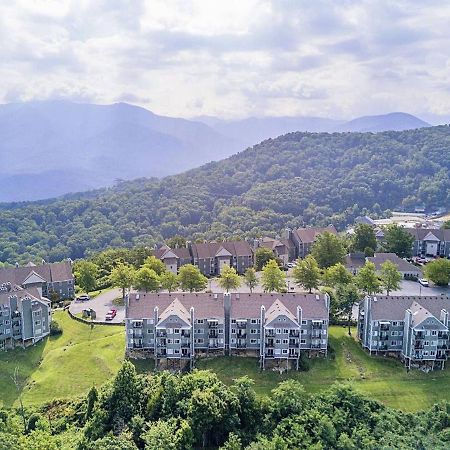Sky High Views!!-Peak Mountaintop-Outdoor Pool-Close To Downtown-Private Balcony-Wifi-Cable ガトリンバーグ エクステリア 写真