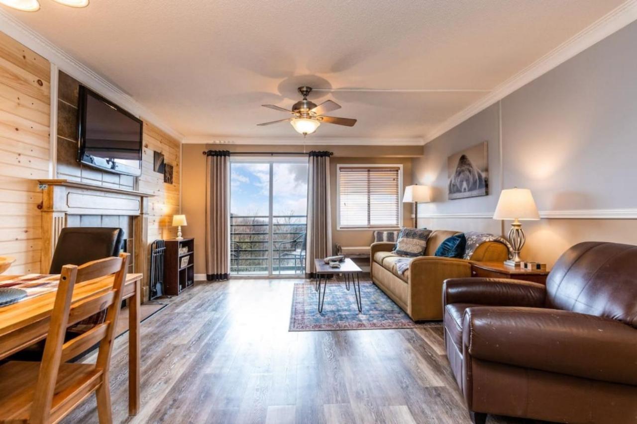 Sky High Views!!-Peak Mountaintop-Outdoor Pool-Close To Downtown-Private Balcony-Wifi-Cable ガトリンバーグ エクステリア 写真