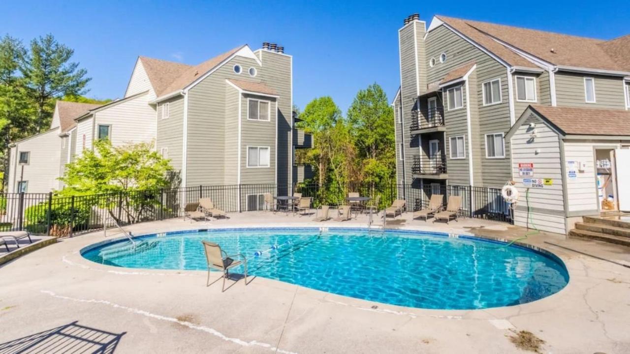 Sky High Views!!-Peak Mountaintop-Outdoor Pool-Close To Downtown-Private Balcony-Wifi-Cable ガトリンバーグ エクステリア 写真