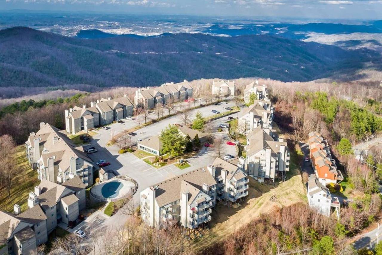 Sky High Views!!-Peak Mountaintop-Outdoor Pool-Close To Downtown-Private Balcony-Wifi-Cable ガトリンバーグ エクステリア 写真