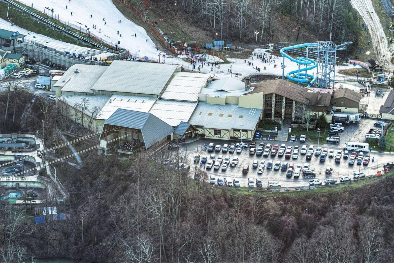 Sky High Views!!-Peak Mountaintop-Outdoor Pool-Close To Downtown-Private Balcony-Wifi-Cable ガトリンバーグ エクステリア 写真