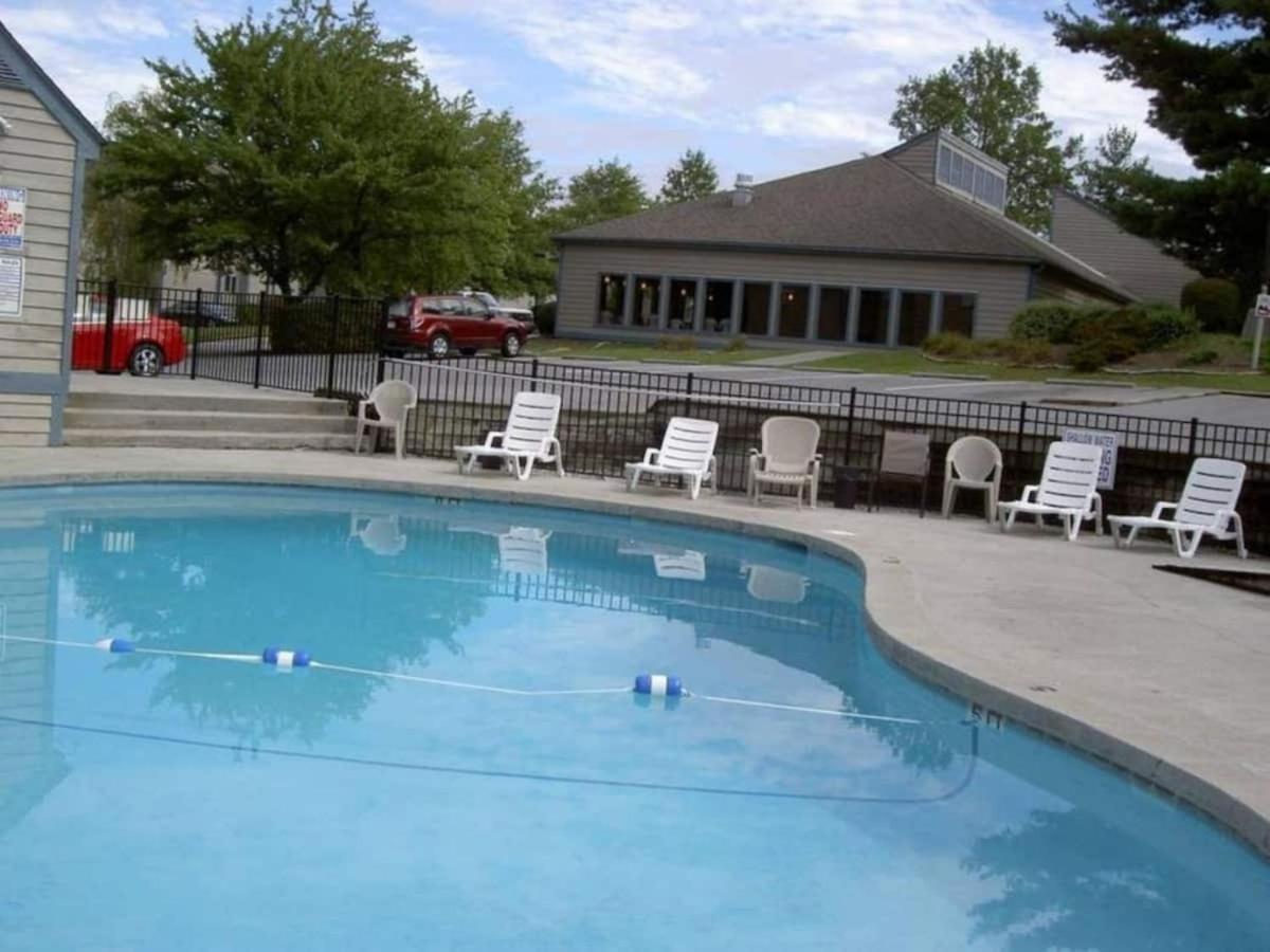 Sky High Views!!-Peak Mountaintop-Outdoor Pool-Close To Downtown-Private Balcony-Wifi-Cable ガトリンバーグ エクステリア 写真