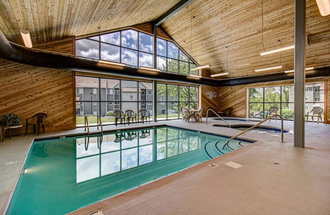Sky High Views!!-Peak Mountaintop-Outdoor Pool-Close To Downtown-Private Balcony-Wifi-Cable ガトリンバーグ エクステリア 写真